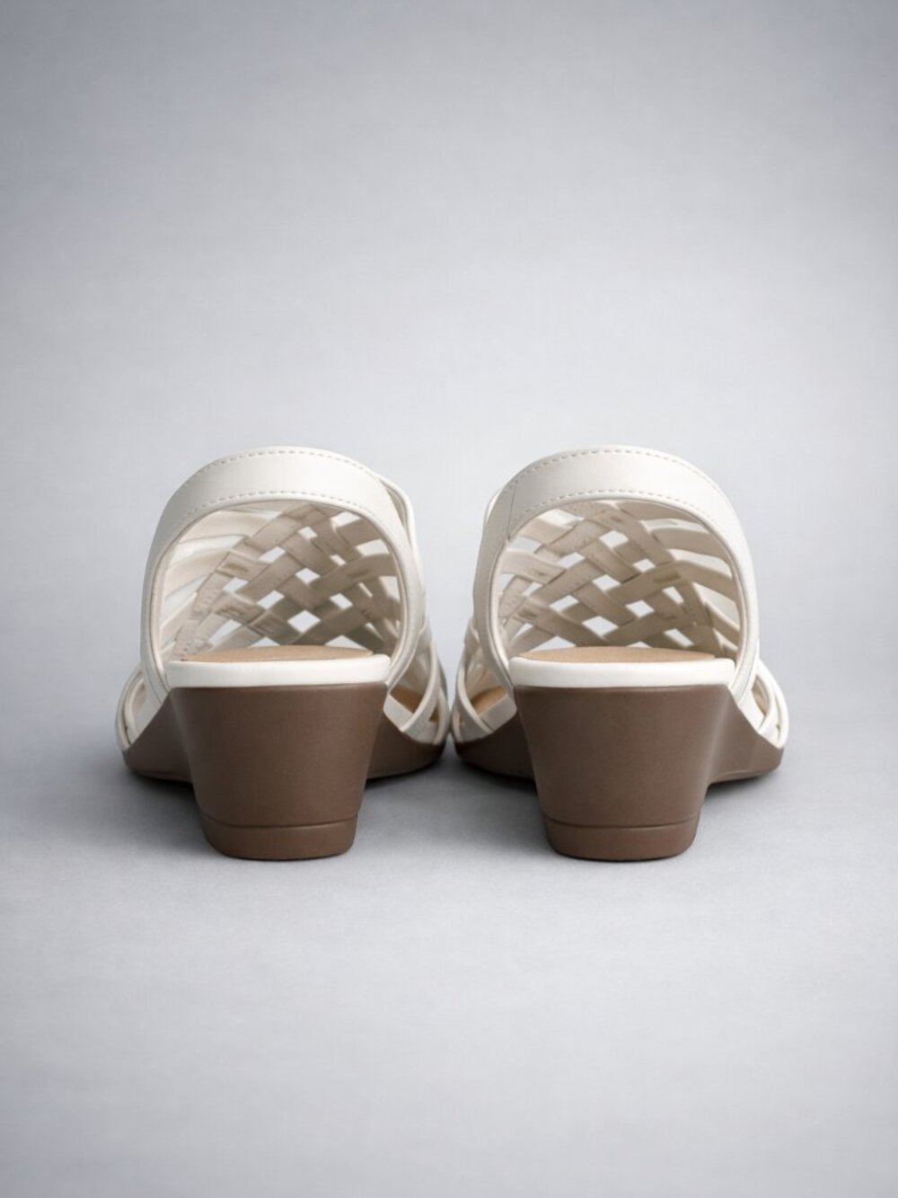 Naturalizer White Stretchy, Wedge Sandals with 1 ½ inch heel, NWOB, Size 5 - Picture 7 of 8